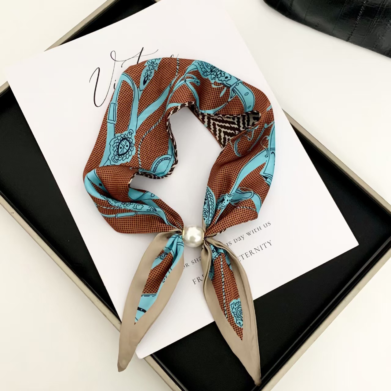 Face Scarf Mask - Korean Style Elegant Pearl Magnetic Scarf